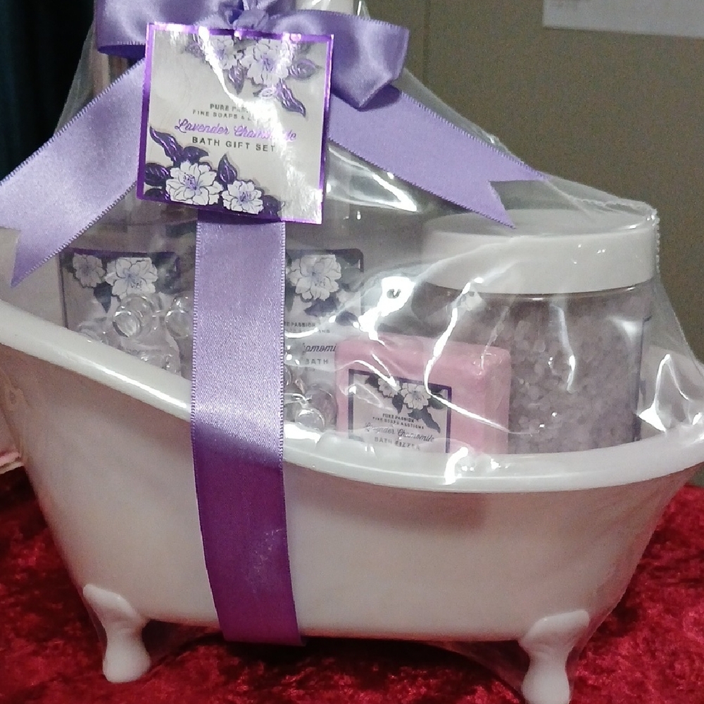 Lavender Bliss Bath Gift Set - Purple and White